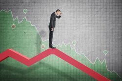 VN-Index thủng mốc 1.800 điểm: Thanh khoản thấp làm tăng rủi ro 'cưa chân bàn'