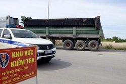 Xử lý xe quá tải, cơi nới thành thùng vùng ngoại ô