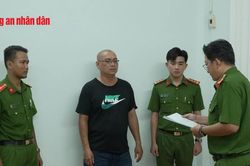 Bắt giam nhóm khiêng quan tài diễu phố gây bức xúc tại Cần Thơ