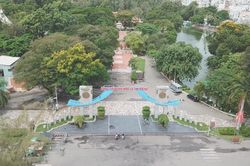 Dưới những tán cây xanh, ký ức vẫn chưa ngủ yên