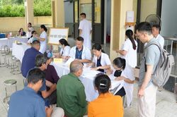 Khám sức khỏe, khám sàng lọc cho 533 người dân xã Đàm Thủy