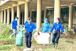 Học B&aacute;c về thi đua, khen thưởng trong giai đoạn hiện nay