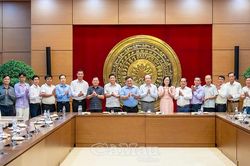 Đoàn đại biểu Hội Nông dân tỉnh Cà Mau tham quan, làm việc tại Nhà Quốc hội