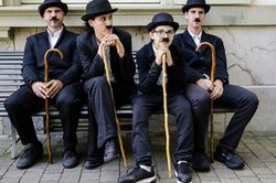 Hàng trăm 'Charlie Chaplin' bất ngờ xuất hiện ở Thụy Sĩ: Chuyện gì đang xảy ra?