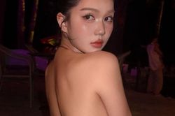Đọ nóng với mùa hè, Ngọc Trinh tung bộ ảnh khoe đường cong mướt mát