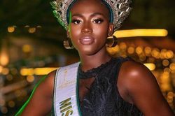 Ban ngày lái cần cẩu, tối 'đội' vương miện: Hành trình khó tin của Á hậu Miss Grand Ghana 2026