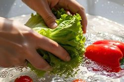 Bao năm ngâm rau với nước muối, nhiều người Việt vẫn không biết điều này