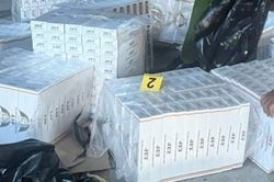 Bắt hai đối tượng chở thuốc lá lậu lao xe bán tải vào tổ công tác khiến cán bộ công an trọng thương