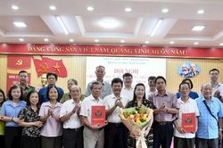 Ủy ban MTTQ Việt Nam phường Văn Miếu - Quốc Tử Giám tiếp nhận các tổ chức xã hội quần chúng