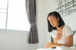 4 thói quen buổi sáng khiến bệnh tim đến sớm hơn