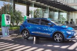 &Ocirc; t&ocirc; điện được miễn 100% lệ ph&iacute; trước bạ đến hết năm 2030