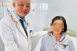 Một người bị tắc mật v&agrave; vi&ecirc;m tụy cấp do kẹt thức ăn