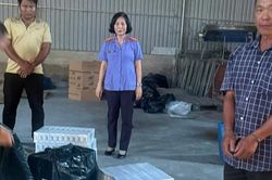 Người đ&agrave;n &ocirc;ng chở thuốc l&aacute; lậu lao xe v&agrave;o tổ c&ocirc;ng t&aacute;c khiến một trung t&aacute; c&ocirc;ng an bị thương