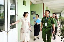 Tuyệt đối không sử dụng điện thoại trong khu vực bảo vệ đề thi, bài thi