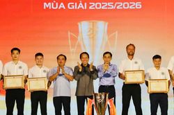 CLB Công an Hà Nội mừng công chức vô địch V-League: Vinh quang hôm nay, khát vọng ngày mai
