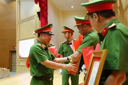 Khen thưởng lực lượng triệt phá đường dây ma túy xuyên quốc gia, bắt 403 đối tượng