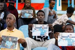 Người dân Somali đón trọng tài Omar Abdulkadir Artan trở về