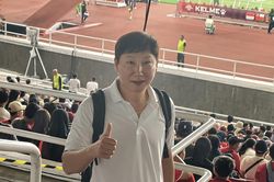 HLV Kim Sang-sik xem giò tuyển Indonesia