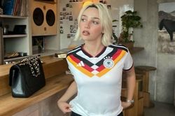 Ai cũng muốn kiếm bộn tiền từ World Cup