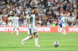 Bước chạy đà hoàn hảo cho Messi