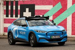 Uber sắp triển khai dịch vụ robotaxi tại Anh