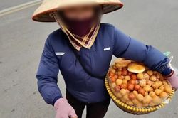 Xác minh khách Tây bị 'chặt chém' 420.000 đồng 10 chiếc bánh rán
