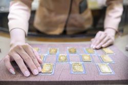 Giá vàng miếng chỉ còn 138 triệu đồng/lượng