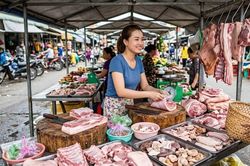 Giá heo hơi hôm nay 10.6 tiếp tục giảm, nhiều nơi chạm đáy mới