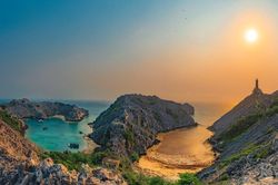 Hải đăng Long Châu: Trăm năm soi sáng biển trời Đông Bắc