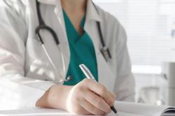 Bác sĩ hợp đồng có được phụ cấp ưu đãi nghề?