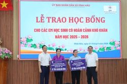 Nhà máy Nhiệt điện Vĩnh Tân 4: Thắp sáng ước mơ tới trường cho các em học sinh có hoàn cảnh khó khăn tại địa phương