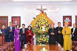 Đổi mới nội dung, phương thức hoạt động của Mặt trận, các tổ chức chính trị-xã hội trong công tác tín ngưỡng và tôn giáo