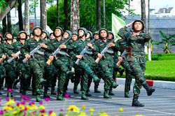 Chiến sĩ mới Trung đoàn Gia Định trưởng thành qua thao trường