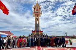 Khánh thành Đài Hữu nghị Việt Nam-Campuchia tại tỉnh Pursat