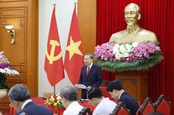 Lý luận phải soi đường, dẫn dắt thực tiễn phát triển