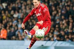 Man City gặp khó ở 2 thương vụ then chốt