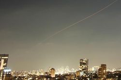 Iran nã tên lửa vào căn cứ chứa F-35 của Mỹ, mở rộng tấn công ở Jordan, Kuwait, Bahrain