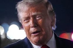 Ông Donald Trump dọa đánh sập cầu và nhà máy điện, Iran sẽ phải 'trả giá'
