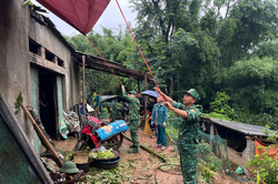 Lai Châu: Bộ đội Biên phòng hỗ trợ người dân khắc phục hậu quả mưa dông