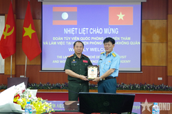 Tùy viên Quốc phòng Lào thăm, làm việc tại Học viện Phòng không - Không quân