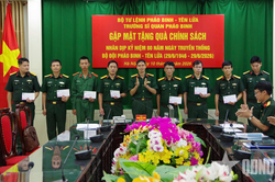 Trường Sĩ quan Pháo binh tổ chức gặp mặt, tặng quà chính sách