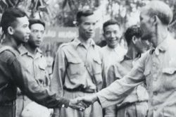 Nhà báo Từ Giấy: Giáo sư Y học - Ngòi bút xuất sắc của quân đội