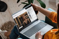AWS giúp các nhà bán lẻ xây dựng trợ lý mua sắm AI của riêng mình