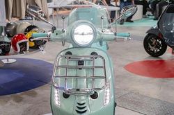 Vespa và Piaggio tại Việt Nam triệu hồi hơn 1.000 xe ga lỗi đèn pha
