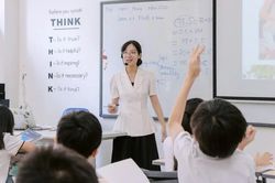 Gi&aacute;o vi&ecirc;n phổ th&ocirc;ng tự đ&aacute;nh gi&aacute; năng lực tiếng Anh trước ng&agrave;y 23/6