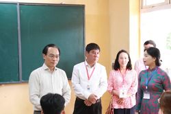 Bộ trưởng Bộ GD&ĐT Hoàng Minh Sơn động viên thí sinh trước Kỳ thi tốt nghiệp THPT