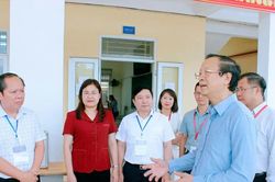 Thứ trưởng Phạm Ngọc Thưởng kiểm tra công tác chuẩn bị thi tốt nghiệp THPT tại Ninh Bình