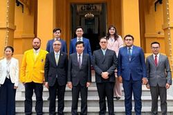Lãnh đạo Đảng ủy Bộ Ngoại giao tiếp đoàn Đảng Chức nghiệp (Golkar) Indonesia và đoàn Đảng Công lý Nhân dân (PKR) Malaysia