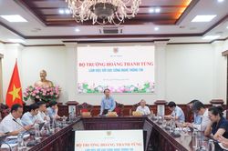 Tăng cường đào tạo, bồi dưỡng nguồn nhân lực công nghệ thông tin