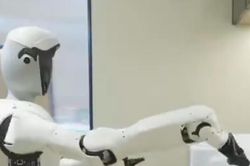 Trung Quốc thử nghiệm robot giúp việc trong các hộ gia đình